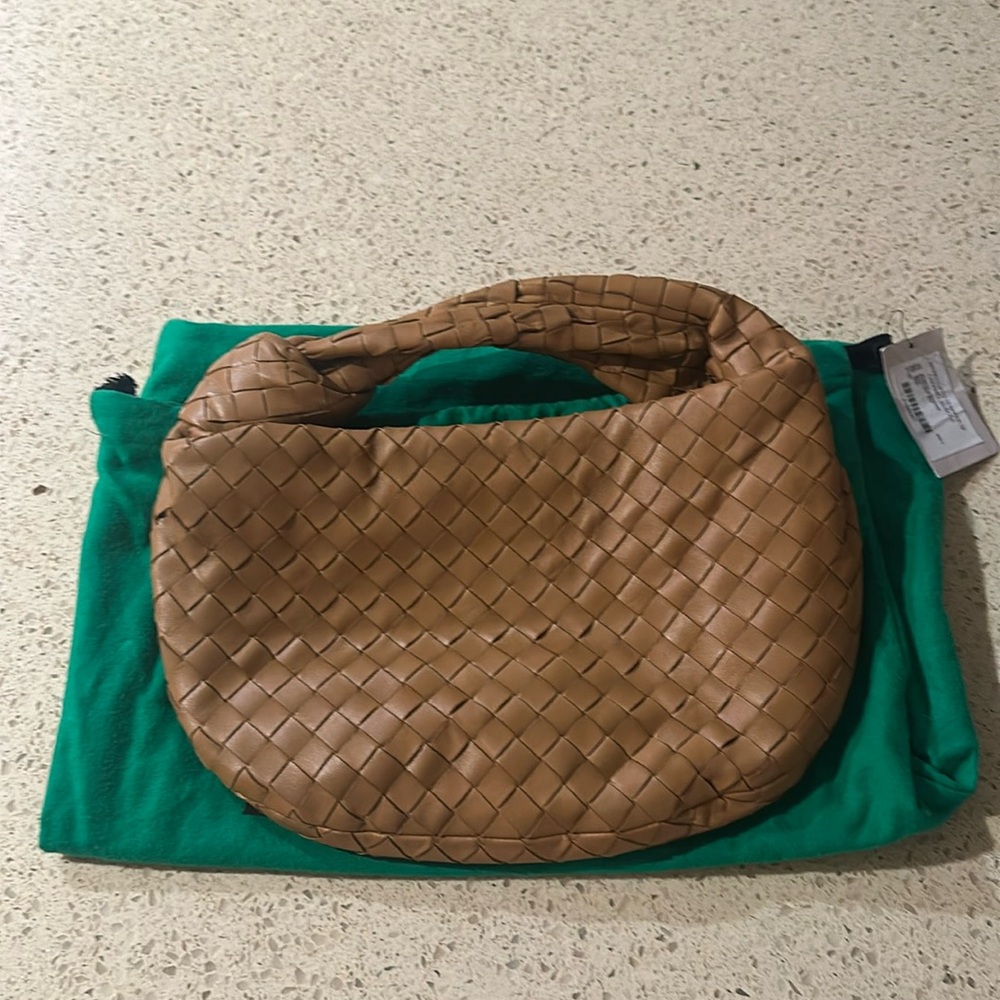 Bottega Veneta Teen Jodie in caramel color with gold hardware